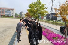 청주중앙여자고등학교, 등교맞이 하이파이브 행사 가져