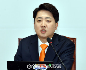 발언하는 이준석 대표