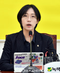 발언하는 장혜영 원내대표 직무대행