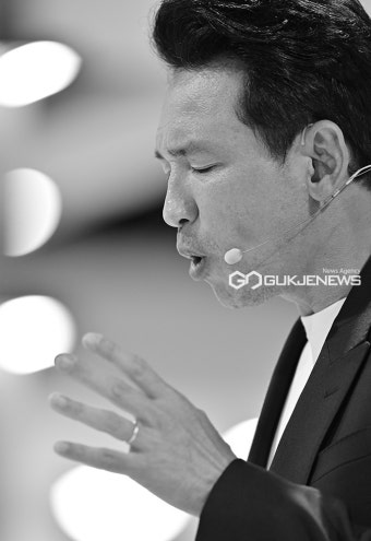 [국제포토] 황정민의 '맥베스' 낭독 몰입