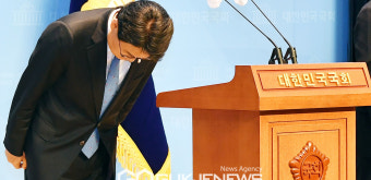 인사하는 황운하 신임 원내대표