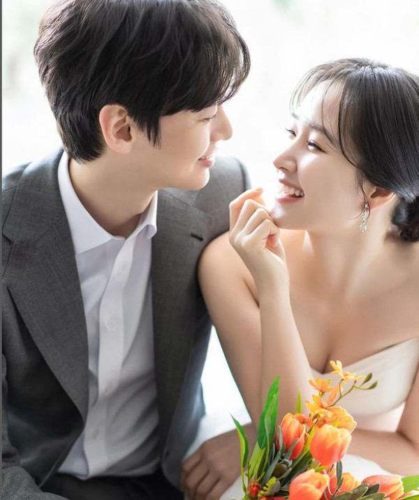 박나래의 웨딩 화보 논란, 안웅선 씨의 원본 사진 공개로 해소
