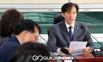 발언하는 조국 대표