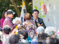 진교훈 강서구청장, 어버이날 경로행사 찾아