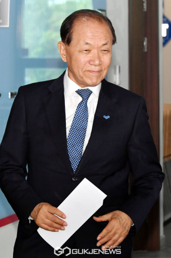 황우여 비대위원장, 총선 백서 특위 회의 참석