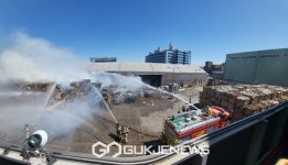 시흥시 야적장서 불...인명피해 없어