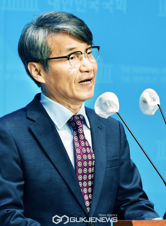 최재영 목사, '대통령실 앞 구조물' 관련 기자회견