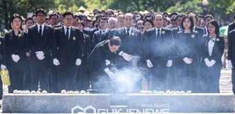 분향하는 이재명 대표