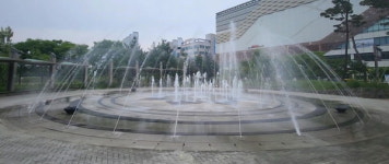 무더위 싹 날린다…익산시, 도심 공원 수경시설 가동