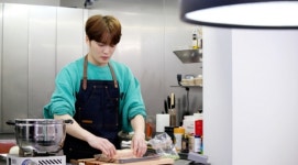 편스토랑 김재중, 어린시절 회상...엄마 도와 감자탕 배달