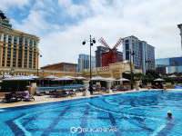 [국제포토] 마카오 빌딩숲에서 수영!