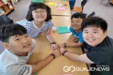영동 초강초등학교, 칠보공예 팔찌 만들기 체험행사 가져