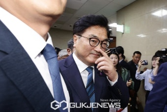 본회의장 향하는 우원식 국회의장