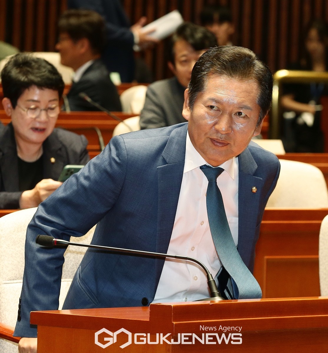 국회 법사위, 정청래 법사위원장 주도 격돌…혼돈 가운데 청문회 진행
