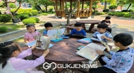 춘양초, 봄볕에서 책과 함께 놀자! 책 나들이 실시