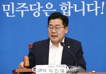 의사봉 두드리는 박찬대 대표 직무대행 겸 원내대표