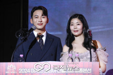 멋짱 미시즈 쇼 | [GJ포토] 2024 미시즈 코리아 MC 맡은 신현종 쇼호스트-2023 미시즈 미 박정은