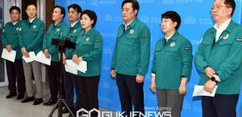취재진 질문에 답하는 국민의힘 조은희 행안위 간사와 위원들