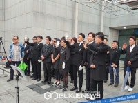 [GJ포토]유지나, 故현철 영결식 오열 속에 애도