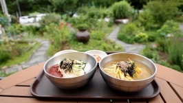 동네한바퀴 경남 김해편, 반반 국수·돼지 뒷고기·메기국 맛집
