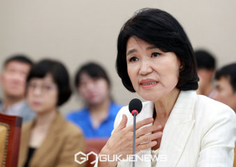 질의에 답하는 이진숙 후보자