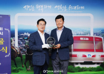 영천시, 이상봉 씨 소장…원호실기·오회당일고 등 유물 기증 받아