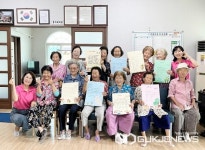 충주시 대소원면 할머니 경로당, 봉숭아할매 시화전 준비 한창