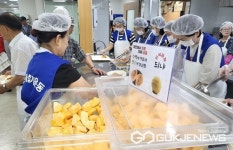 제천시 이색과일 듸냐 우수평가 이은 경로당 나눔 행보