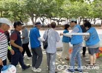 [포토] 대구시 달서구청,달서구자원봉사센터...폭염대비 병입 수돗물 배부 봉사 실시