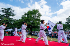 경주시, 광복절 맞아 황성공원 김유신장군 동상에 국기게양대 준공