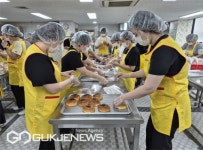 근로복지공단 산재보험 60주년 기념 빵굽빵굿 취약계층 아동 빵 나눔 실천