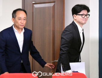 최고위원회의에 참석하는 한동훈-추경호