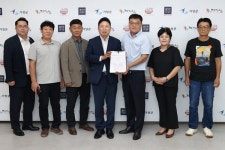 청평면 주민자치회, 가평군에 주민서명부 전달