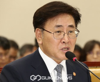 답변하는 유상임 장관