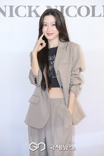 문가영, 이화의료원에 산문집 수익금 1억원 기부