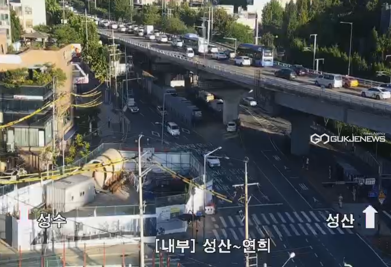 대치동 싱크홀로 교통 혼잡, 주택시장 우려 커져간다.