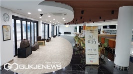부산시설공단, 스포원파크 경륜장 로비활용 우징 작가 초청 전시회 마련