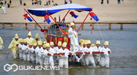 '무섬에 살어리랏다'…영주 무섬외나무다리축제 개최