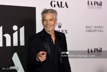 티모시 올리펀트, 멋진 슈트핏