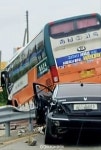 태안군 인평리 32번 국도에서 버스와 승용차 충돌... 8명 부상