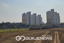 [포토] 서산시 음암면 영무예다음 아파트 옆 악취 폐기물 매립