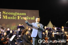 [포토] 신상진 성남시장, 2024 성남뮤직페스티벌&드론라이트쇼 참관