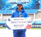 무릎 부상 삼성 구자욱, 응급치료 위해 일본 출국