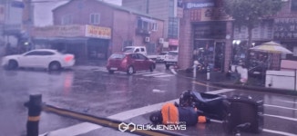 [포토] 서산시 중앙로 쓰러진 오토바이 운전자