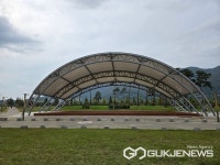 양산시, 황산공원 문주광장 야외무대 부대공사 마무리후 연내 완공