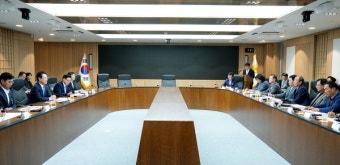 [포토] 김영록 지사, 동복천댐 주민의견수렴회 관련 주민 면담