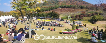 아산시 가을 단풍에 물든 음악 공연까지 제2회 영인산 단풍축제 성료