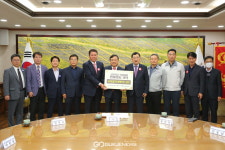 덕일산업㈜, 경주시에 1억2천만원 상당 안마의자 49대 기탁