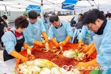 증평군, ㈜우진산전과 김장 나눔 행사 가져