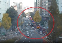 [속보] 부산 거제동 오피스텔 14층서 화재 차량 우회